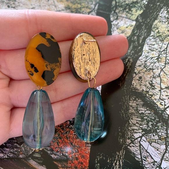 Touch of blue earrings - Picture 2 of 2